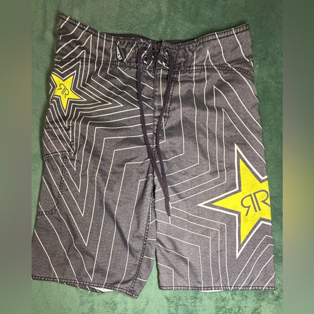 RockstarFox Vtg Black  Yellow Board Shorts WBottle Opener Size32 5243